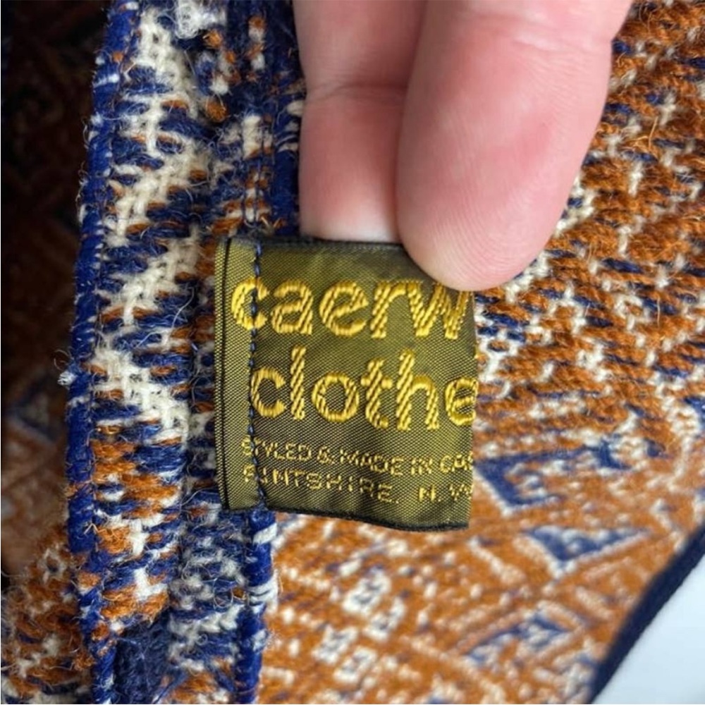 Caerwys Clothes 100% Pure Wool Cape Waistcoat Tapestry Design Vintage 1970s OSFA - Picture 9 of 10